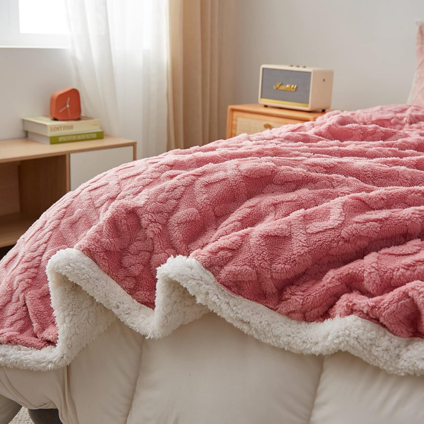 BOOKER Flannel Plush Blanket Pink